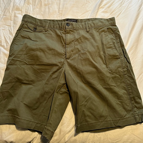 Olive banana republic chino shorts size 36 - Picture 1 of 3